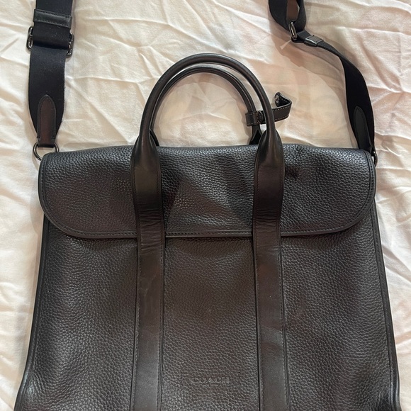 Men’s Coach Leather Messenger bag . Slightly Used but in great condition - Picture 4 of 4